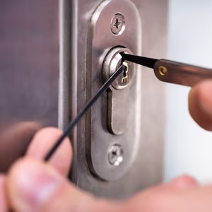 Commercial office and storefront lockout service in Miami-Dade County