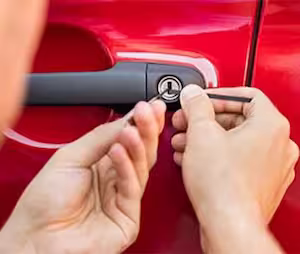 Emergency car lockout and vehicle unlocking service in Miami-Dade County